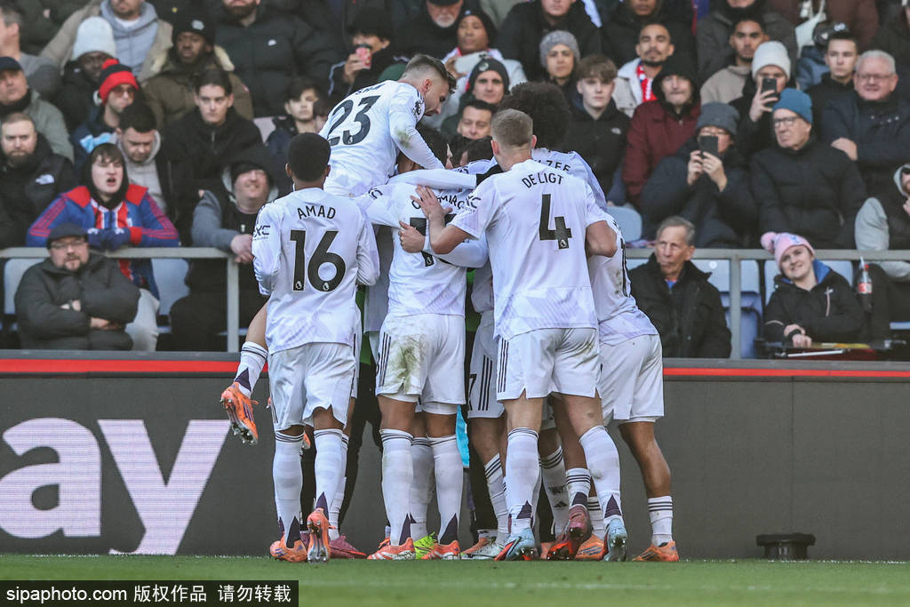 英超23亿巅峰对决！阿森纳丢分，49分领跑，利物浦罕见0射正