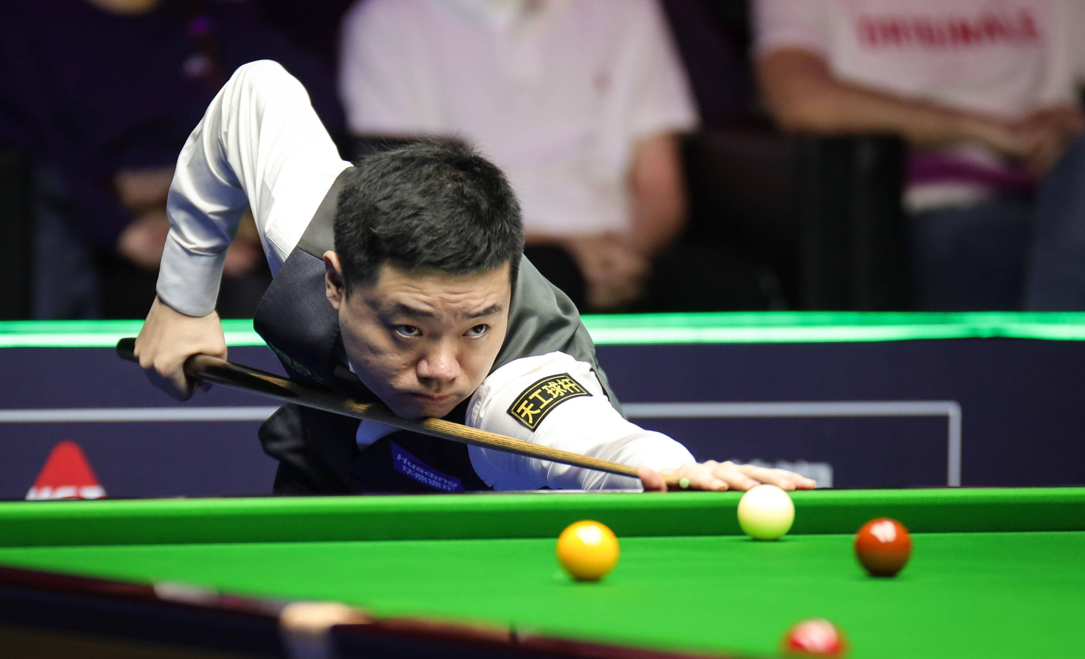 高大内线的 高大内线的